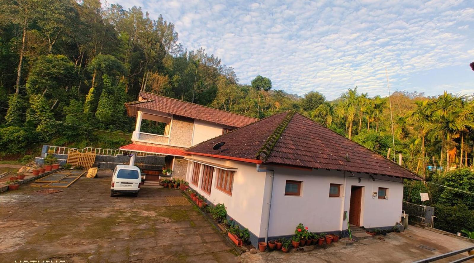Coorg Divine Spark Home Stay Suntikoppa 외부 사진